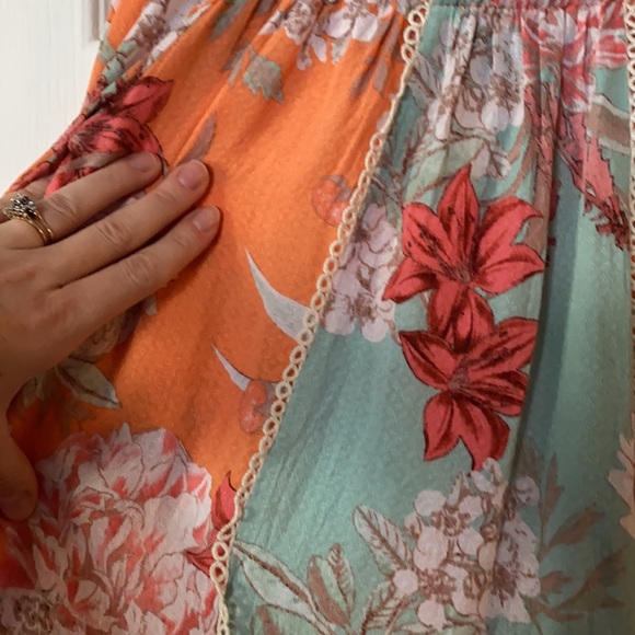 MINKPINK Backyard Bliss off-the-shoulder top - Picture 4 of 5